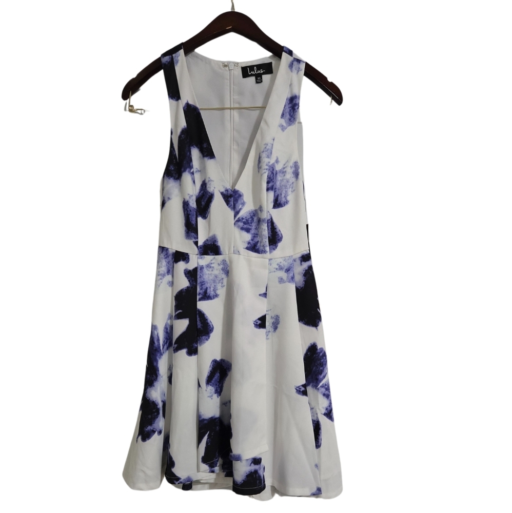 Lulus Seeing Chic Blue White Floral Fit Flare Deep V Dress Racerback SZ XS NWT